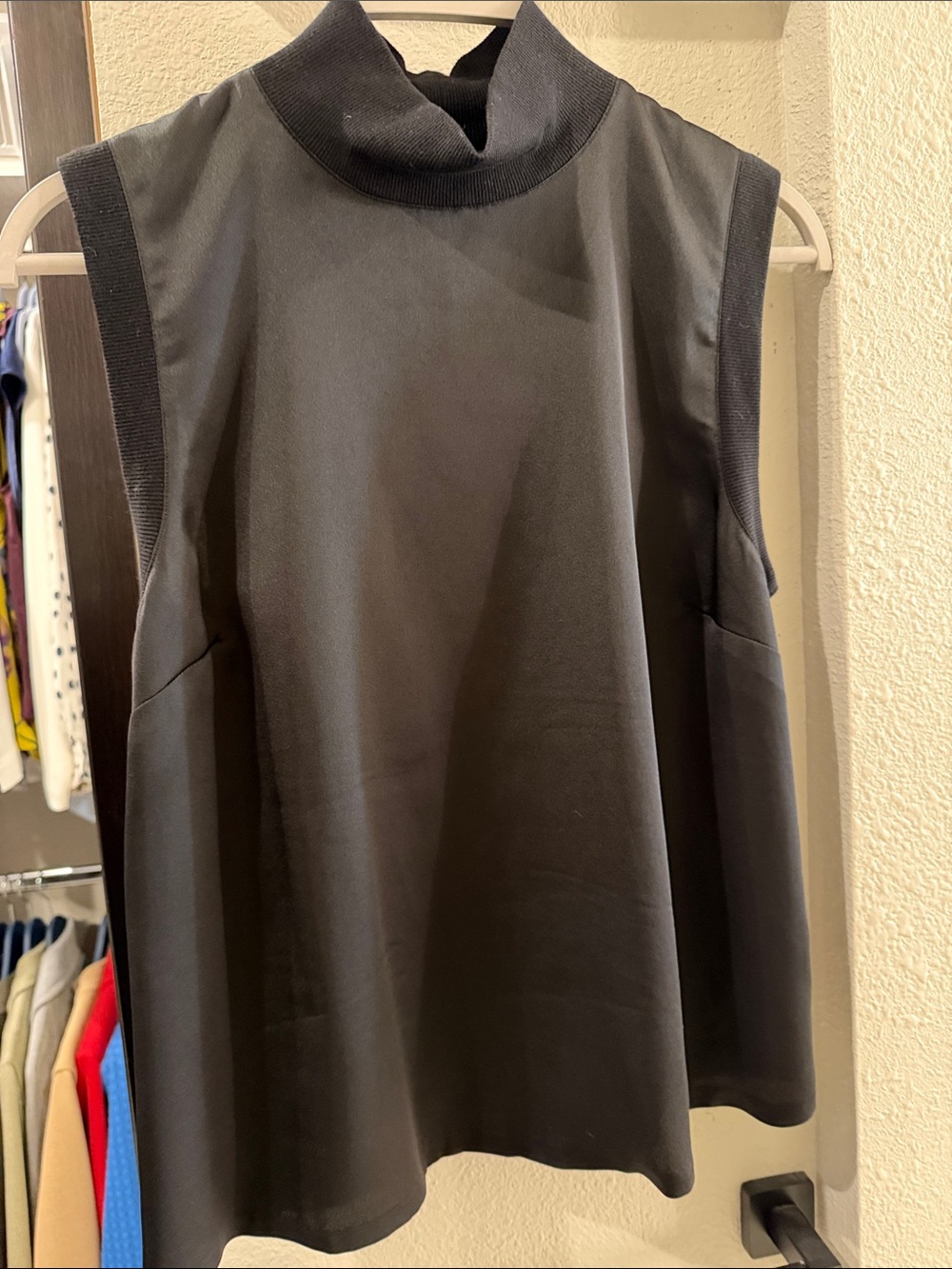 Sleeveless Mock Neck Women's Top - mixed media Black size L